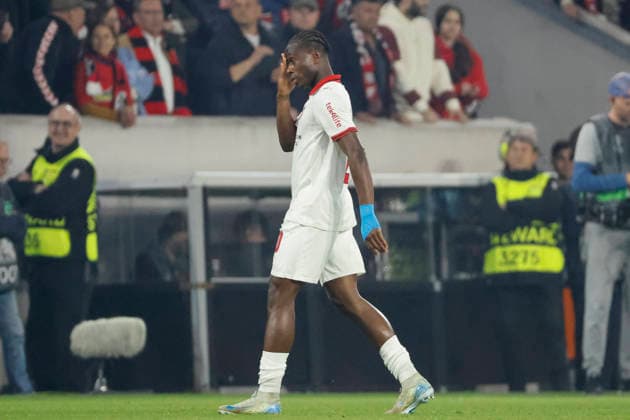 Mario Dorgeles (Sporting Braga, 20) geht vom Platz nach der rote Karte , Deutschland, Fussball, UEFA Europa League, Halbfinale, 2025 2026, SC Freiburg vs. Sporting Braga, 07.05.2026, Freiburg im Breisgau Europa-Park Stadion Deutschland Copyright: xGrantxHubbsx