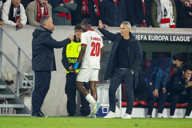 Mario Dorgeles (Sporting Braga, 20) geht vom Platz nach der rote Karte , Deutschland, Fussball, UEFA Europa League, Halbfinale, 2025 2026, SC Freiburg vs. Sporting Braga, 07.05.2026, Freiburg im Breisgau Europa-Park Stadion Deutschland Copyright: xGrantxHubbsx