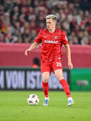 Matthias Ginter (SC Freiburg) controls the Ball during the UEFA Europa League 2025 26 Semi-Final Second Leg match between Club Freiburg and SC Braga at Stadion am Wolfswinkel on May 7, 2026 in Freiburg im Breisgau, Germany. (Photo by Harry Langer DeFodi Images) -
