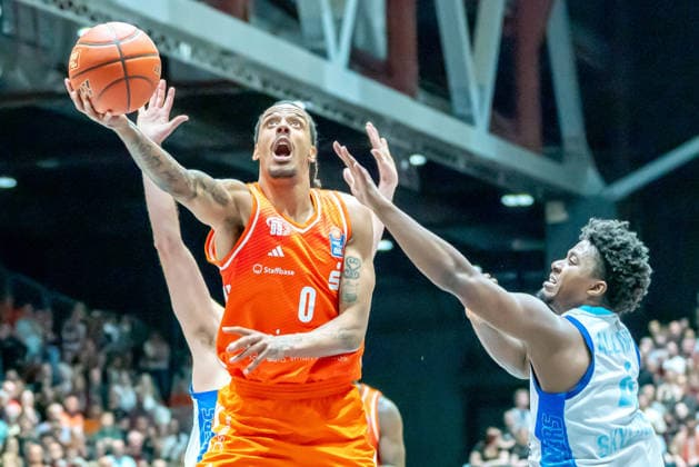 Chemnitz, Deutschland 07. Mai 2026: 1. BBL - 2025 2026 - Sp. 33 - Niners Chemnitz gegen Skyliners Frankfurt Im Bild: Kevin Yebo (99) 1.v.li. setzt zu einem Dunking an Copyright: xFotostandx xNachtigallx