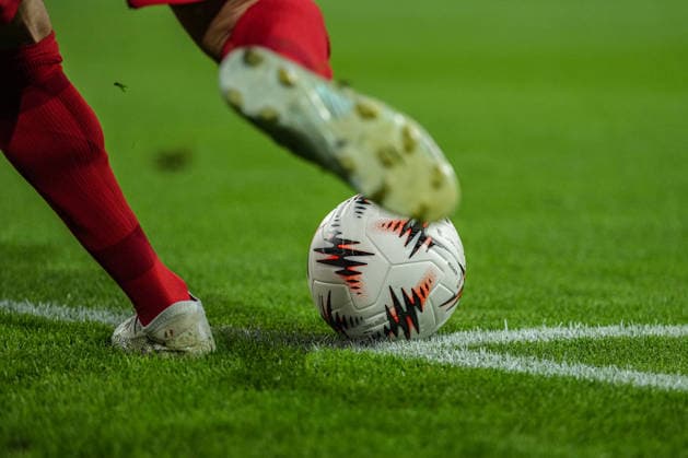 UEFA Europa League: SC Freiburg vs Sporting Braga, 07.04.2026 Spielball beim Eckball welcher von Vincenzo Grifo (SC Freiburg, 32) getreten wird UEFA Europa League: SC Freiburg vs Sporting Braga, Europa-Park-Stadion, 07.04.2026 Copyright: xBEAUTIFULxSPORTS Boscox
