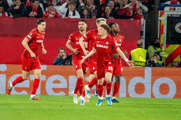 07.05.2026, xdaymx, Fussball UEFA Europa League, SC Freiburg - Sporting Philipp Treu feuert die Fans an nach dem 1:0 Führungstreffer von Lukas Kübler (DFL DFB REGULATIONS PROHIBIT ANY USE OF PHOTOGRAPHS as IMAGE SEQUENCES and or QUASI-VIDEO) Freiburg