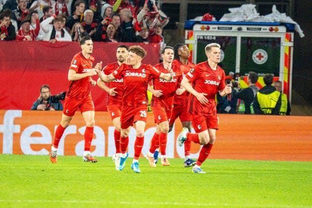 07.05.2026, xdaymx, Fussball UEFA Europa League, SC Freiburg - Sporting Philipp Treu feuert die Fans an nach dem 1:0 Führungstreffer von Lukas Kübler (DFL DFB REGULATIONS PROHIBIT ANY USE OF PHOTOGRAPHS as IMAGE SEQUENCES and or QUASI-VIDEO) Freiburg