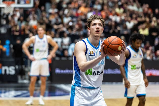 GER, easy-Credit Basketball-Bundesliga, Niners Chemnitz - Frankfurt Skyliners. 07.05.2026, Messe, Chemnitz, GER, easy-Credit Basketball-Bundesliga, Niners Chemnitz - Frankfurt Skyliners. Ivan Crnjac (Frankfurt Skyliners 14) bei einem Freiwurf Foto Alexander Trienitz Chemnitz Messe Sachsen Deutschland