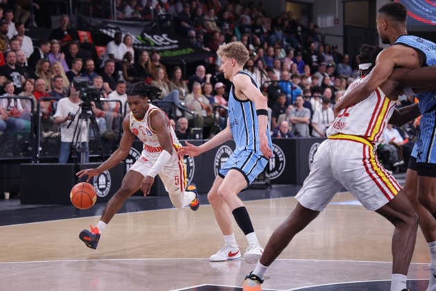 2026.05.07 xfsx GER,Hamburg,1.Basketballl Bundesliga, easyCredit BBL,Veolia Towers Hamburg vs Fitness First Wuerzburg Baskets, in der Inselpark Arena , v.l. Marcus Carr (Wuerzburg Baskets ,5) am Ball Copyright: HMBxMedia FernandoxSoares