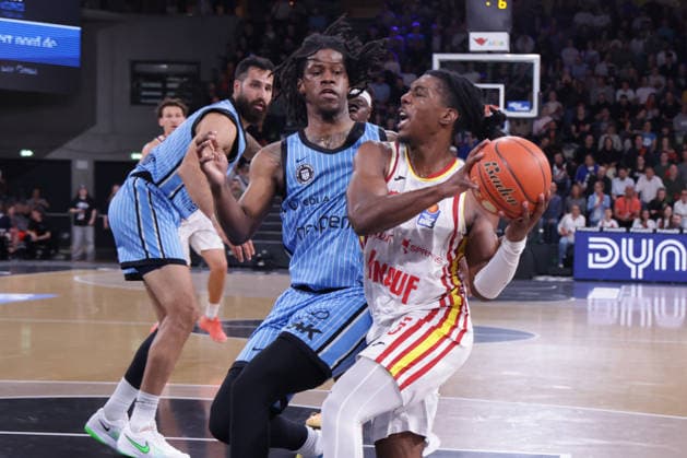 2026.05.07 xfsx GER,Hamburg,1.Basketballl Bundesliga, easyCredit BBL,Veolia Towers Hamburg vs Fitness First Wuerzburg Baskets, in der Inselpark Arena , v.l. Leonard Thorpe Jr. (Veolia Towers Hamburg ,2) , Marcus Carr (Wuerzburg Baskets ,5) Copyright: HMBxMedia FernandoxSoares