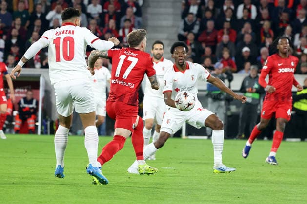 07.05.2026, xrekx, Fussball UEFA Europa League, SC Freiburg - Sporting Braga v.l. Lukas Kübler Kuebler (SC Freiburg) Gorby (SC Braga) Zweikampf, Aktion, action, battle for the ball (DFL DFB REGULATIONS PROHIBIT ANY USE OF PHOTOGRAPHS as IMAGE SEQUENCES and or QUASI-VIDEO) Freiburg