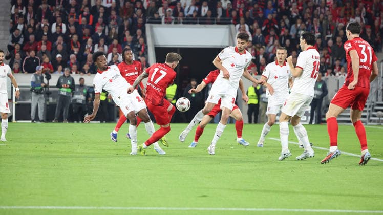 07.05.2026, xrekx, Fussball UEFA Europa League, SC Freiburg - Sporting Braga v.l. Gorby (SC Braga) Lukas Kübler Kuebler (SC Freiburg) Zweikampf, Aktion, action, battle for the ball (DFL DFB REGULATIONS PROHIBIT ANY USE OF PHOTOGRAPHS as IMAGE SEQUENCES and or QUASI-VIDEO) Freiburg