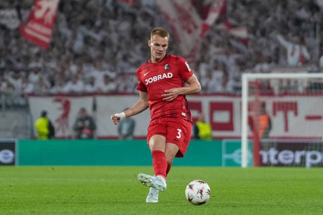 Philipp Lienhart (SC Freiburg, 03) am Ball , Deutschland, Fussball, UEFA Europa League, Halbfinale, Rückspiel, 2025 2026, SC Freiburg vs. SC Braga, 07.05.2026, Europa-Park Stadion, Freiburg Freiburg Europa-Park Stadion Baden-Württemberg Deutschland Copyright: xArnexAmbergx