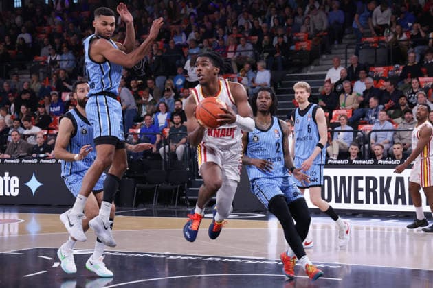 2026.05.07 xfsx GER,Hamburg,1.Basketballl Bundesliga, easyCredit BBL,Veolia Towers Hamburg vs Fitness First Wuerzburg Baskets, in der Inselpark Arena , v.l. Kenneth Ogbe (Veolia Towers Hamburg ,25) , Marcus Carr (Wuerzburg Baskets ,5), Leonard Thorpe Jr. (Veolia Towers Hamburg ,2) , Zsombor Maronka (Veolia Towers Hamburg ,5) Copyright: HMBxMedia FernandoxSoares