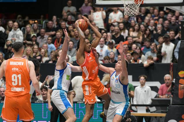 easyCredit Basketball Bundesliga, 33. Spieltag, Niners Chemnitz -Frankfurt Skyliners 07.05.2026 ab 18.30 Uhr Chemnitz, Chemnitz Arena Im Foto: Yordan Minchev(91), Jacob Holt(10), Kevin Yebo(0) easyCredit Basketball Bundesliga, 33. Spieltag, Niners Chemnitz - Frankfurt Skyliners Chemnitz Sachsen Deutschland