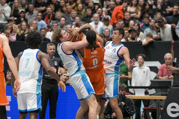 easyCredit Basketball Bundesliga, 33. Spieltag, Niners Chemnitz -Frankfurt Skyliners 07.05.2026 ab 18.30 Uhr Chemnitz, Chemnitz Arena Im Foto: Yordan Minchev(91), Isaiah Swope(1), Jacob Holt(10), Kevin Yebo(0) easyCredit Basketball Bundesliga, 33. Spieltag, Niners Chemnitz - Frankfurt Skyliners Chemnitz Sachsen Deutschland