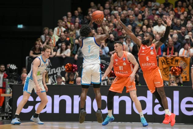 easyCredit Basketball Bundesliga, 33. Spieltag, Niners Chemnitz -Frankfurt Skyliners 07.05.2026 ab 18.30 Uhr Chemnitz, Chemnitz Arena Im Foto: Isaiah Swope(1), Yordan Minchev(91), Cory Davis(5) easyCredit Basketball Bundesliga, 33. Spieltag, Niners Chemnitz - Frankfurt Skyliners Chemnitz Sachsen Deutschland