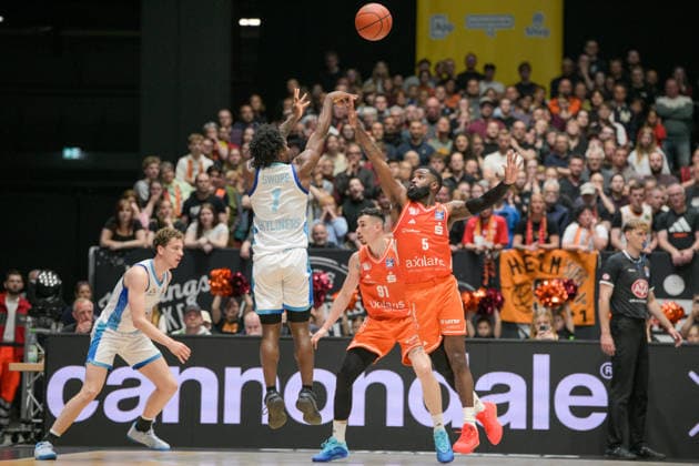 easyCredit Basketball Bundesliga, 33. Spieltag, Niners Chemnitz -Frankfurt Skyliners 07.05.2026 ab 18.30 Uhr Chemnitz, Chemnitz Arena Im Foto: Isaiah Swope(1), Yordan Minchev(91), Cory Davis(5) easyCredit Basketball Bundesliga, 33. Spieltag, Niners Chemnitz - Frankfurt Skyliners Chemnitz Sachsen Deutschland