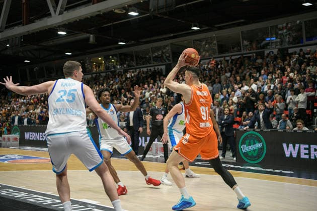 easyCredit Basketball Bundesliga, 33. Spieltag, Niners Chemnitz -Frankfurt Skyliners 07.05.2026 ab 18.30 Uhr Chemnitz, Chemnitz Arena Im Foto: Yordan Minchev(91), Jacob Knauf(25) easyCredit Basketball Bundesliga, 33. Spieltag, Niners Chemnitz - Frankfurt Skyliners Chemnitz Sachsen Deutschland