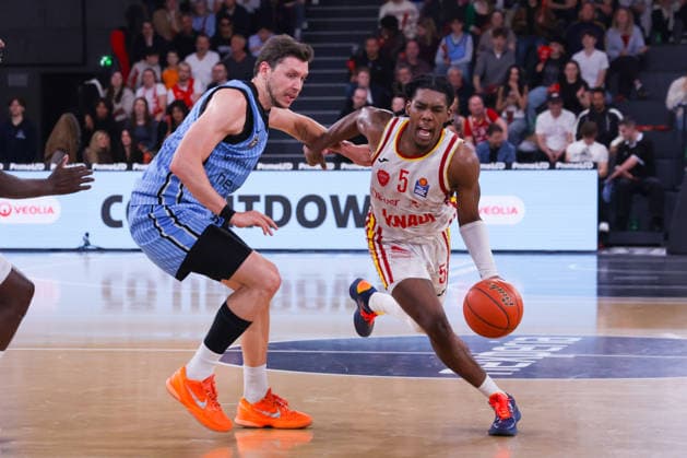 2026.05.07 xfsx GER,Hamburg,1.Basketballl Bundesliga, easyCredit BBL,Veolia Towers Hamburg vs Fitness First Wuerzburg Baskets, in der Inselpark Arena , v.l. Jan Niklas Wimberg (Veolia Towers Hamburg ,17) , Marcus Carr (Wuerzburg Baskets ,5) Copyright: HMBxMedia FernandoxSoares