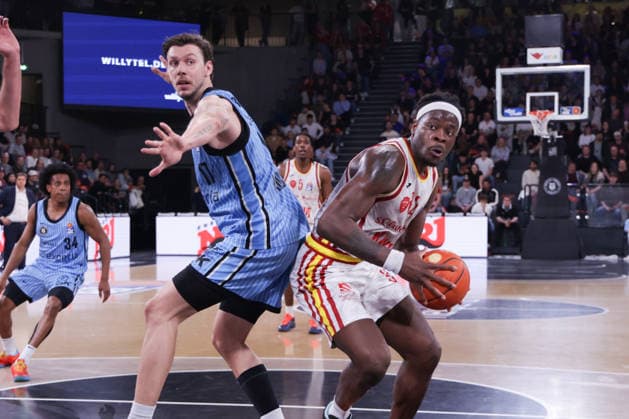 2026.05.07 xfsx GER,Hamburg,1.Basketballl Bundesliga, easyCredit BBL,Veolia Towers Hamburg vs Fitness First Wuerzburg Baskets, in der Inselpark Arena , v.l. Jan Niklas Wimberg (Veolia Towers Hamburg ,17) , Charles Thompson (Wuerzburg Baskets ,32) Copyright: HMBxMedia FernandoxSoares
