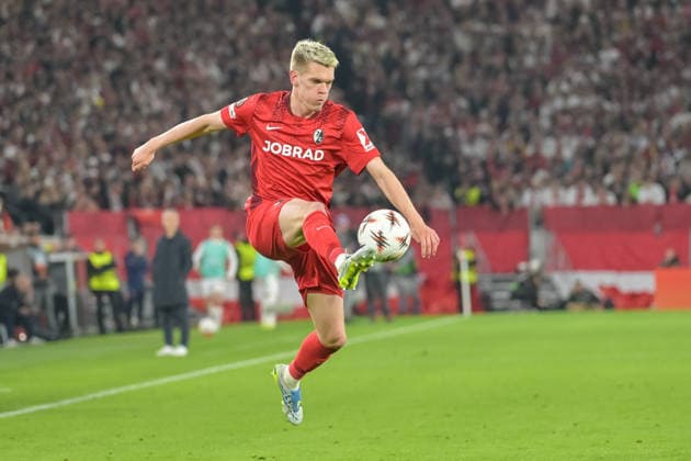 Matthias Ginter (SC Freiburg, 28) bei der Ballannahme. GER, SC Freiburg - Sporting Braga, Fussball, Europa League, Halbfinale, Saison 2025 2026, 07.05.2026 GER, SC Freiburg - Sporting Braga, Fussball, Europa League, Halbfinale, Saison 2025 2026, 07.05.2026 Freiburg Copyright: xEibner-Pressefoto ThomasxHessx EP_THS