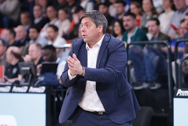2026.05.07 xfsx GER,Hamburg,1.Basketballl Bundesliga, easyCredit BBL,Veolia Towers Hamburg vs Fitness First Wuerzburg Baskets, in der Inselpark Arena , v.l. Trainer Sasa Filipovski (Wuerzburg Baskets) enttaeuscht, enttaeusch schauend, dissapointed, traurig, frustriert, frust, gefrustet Copyright: HMBxMedia FernandoxSoares