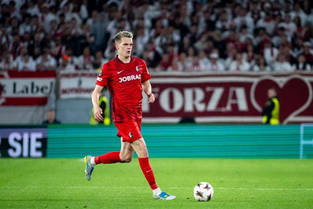 GER, Europa League, Halbfinale, SC Freiburg vs Sporting Braga 07.05.2026, Europa Park Stadion, Freiburg, GER, Europa League, Halbfinale, SC Freiburg vs Sporting Braga, im Bild Matthias Ginter (SC Freiburg, 28) am Ball,