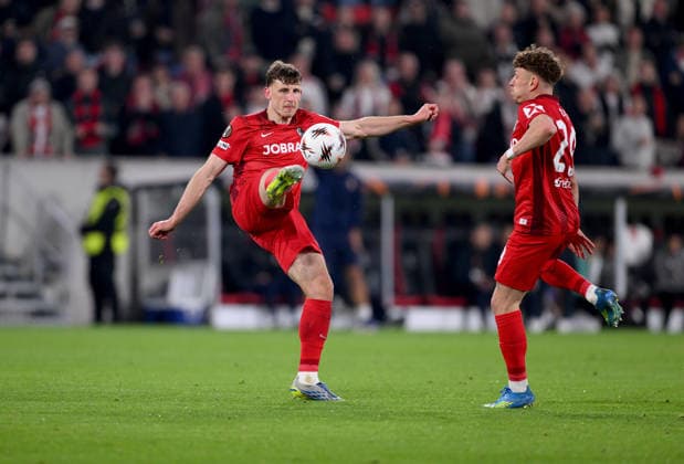 FUSSBALL EUROPA LEAGUE SAISON 2025 2026 Halbfinal Rueckspiel 07.05.2026 SC Freiburg - SC Braga Maximilian Eggestein (SC Freiburg) mit Philipp Treu (SC Freiburg)