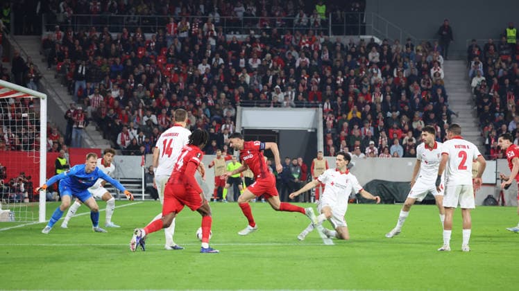 07.05.2026, xrekx, Fussball UEFA Europa League, SC Freiburg - Sporting Braga v.l. Lukas Hornicek (SC Braga) Vincenzo Grifo (SC Freiburg) (DFL DFB REGULATIONS PROHIBIT ANY USE OF PHOTOGRAPHS as IMAGE SEQUENCES and or QUASI-VIDEO) Freiburg