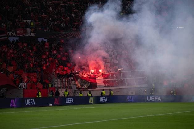 Pyrotechnik in der Fankurve von Sporting Braga, SC Freiburg vs. Sporting Braga, Fussball, Europa League 2025 2026, Halbfinale, 07.05.2026 Freiburg Baden-Wuerttemberg Deutschland
