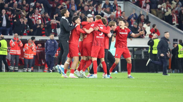 07.05.2026, xrekx, Fussball UEFA Europa League, SC Freiburg - Sporting Braga v.l. SC Freiburg Mannschaft, Spieler, jubeln nach Spielende, Team, Player, celebrate at the end of the match Maximilian Eggestein (SC Freiburg) (DFL DFB REGULATIONS PROHIBIT ANY USE OF PHOTOGRAPHS as IMAGE SEQUENCES and or QUASI-VIDEO) Freiburg
