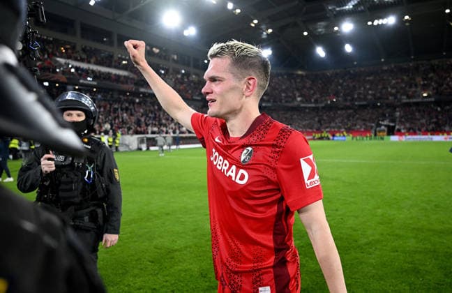 FUSSBALL EUROPA LEAGUE SAISON 2025 2026 Halbfinal Rueckspiel 07.05.2026 SC Freiburg - SC Braga Jubel SC Freiburg nach dem Sieg und einzug ins Finale, Matthias Ginter