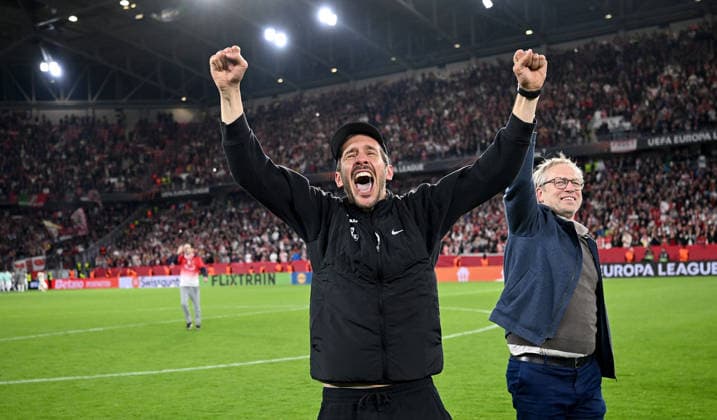 FUSSBALL EUROPA LEAGUE SAISON 2025 2026 Halbfinal Rueckspiel 07.05.2026 SC Freiburg - SC Braga Jubel SC Freiburg nach dem Sieg und einzug ins Finale, Trainer Julian Schuster