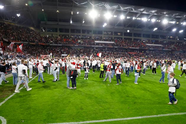 Fans von SC Freiburg auf dem Feld , Deutschland, Fussball, UEFA Europa League, Halbfinale, 2025 2026, SC Freiburg vs. Sporting Braga, 07.05.2026, Freiburg im Breisgau Europa-Park Stadion Deutschland Copyright: xGrantxHubbsx