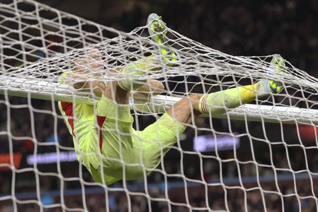 Aston Villa v Nottingham Forest 07 May 2026, Aston - UEFA EUROPA League - Semi Final - Second Leg - Aston Villa v Nottingham Forest - Aston Villa goalkeeper Emiliano Martinez climbs on the crossbar to celebrate - Photo: Charlotte Wilson Offside. Aston UK Copyright: xCharlottexWilsonx xOffsidexOffside