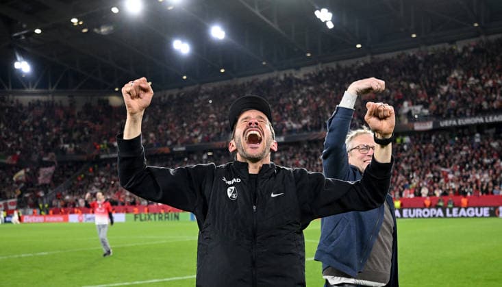 FUSSBALL EUROPA LEAGUE SAISON 2025 2026 Halbfinal Rueckspiel 07.05.2026 SC Freiburg - SC Braga Jubel SC Freiburg nach dem Sieg und dem Einzug ins Finale, Trainer Julian Schuster (SC Freiburg)