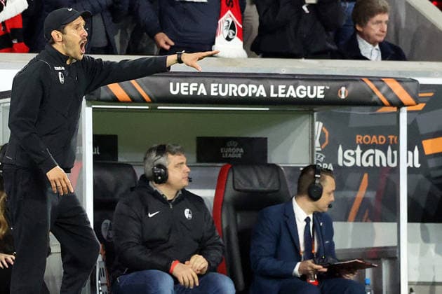 07.05.2026, xrekx, Fussball UEFA Europa League, SC Freiburg - Sporting Braga v.l. Julian Schuster Trainer (SC Freiburg) gibt Anweisungen, gestikuliert, mit den Armen gestikulieren gives instructions, gesticulate (DFL DFB REGULATIONS PROHIBIT ANY USE OF PHOTOGRAPHS as IMAGE SEQUENCES and or QUASI-VIDEO) Freiburg