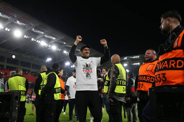 07.05.2026, xrekx, Fussball UEFA Europa League, SC Freiburg - Sporting Braga v.l. Julian Schuster Trainer (SC Freiburg) Mannschaft, Spieler, jubeln nach Spielende, Team, Player, celebrate at the end of the match (DFL DFB REGULATIONS PROHIBIT ANY USE OF PHOTOGRAPHS as IMAGE SEQUENCES and or QUASI-VIDEO) Freiburg