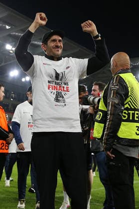07.05.2026, xrekx, Fussball UEFA Europa League, SC Freiburg - Sporting Braga v.l. Julian Schuster Trainer (SC Freiburg) Mannschaft, Spieler, jubeln nach Spielende, Team, Player, celebrate at the end of the match (DFL DFB REGULATIONS PROHIBIT ANY USE OF PHOTOGRAPHS as IMAGE SEQUENCES and or QUASI-VIDEO) Freiburg