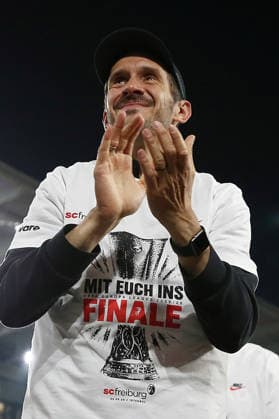 07.05.2026, xrekx, Fussball UEFA Europa League, SC Freiburg - Sporting Braga v.l. Julian Schuster Trainer (SC Freiburg) Mannschaft, Spieler, jubeln nach Spielende, Team, Player, celebrate at the end of the match (DFL DFB REGULATIONS PROHIBIT ANY USE OF PHOTOGRAPHS as IMAGE SEQUENCES and or QUASI-VIDEO) Freiburg