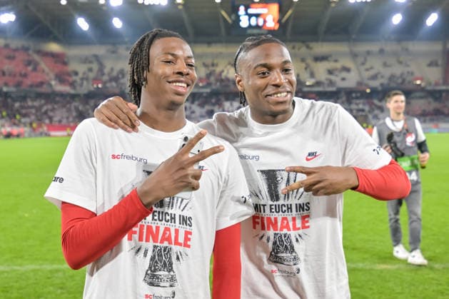 Johan Manzambi (SC Freiburg, 44), Bruno Ogbus (SC Freiburg, 43) feiern den Einzug ins Finale. GER, SC Freiburg - Sporting Braga, Fussball, Europa League, Halbfinale, Saison 2025 2026, 07.05.2026 GER, SC Freiburg - Sporting Braga, Fussball, Europa League, Halbfinale, Saison 2025 2026, 07.05.2026 Freiburg Copyright: xEibner-Pressefoto ThomasxHessx EP_THS