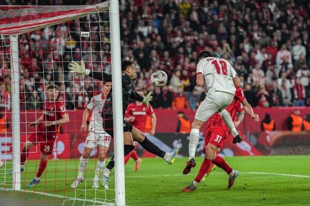 UEFA Europa League: SC Freiburg vs Sporting Braga, 07.04.2026 Kopfballtor durch Pau Victor (Sporting Braga, 18) zum 3:1 UEFA Europa League: SC Freiburg vs Sporting Braga, Europa-Park-Stadion, 07.04.2026 Copyright: xBEAUTIFULxSPORTS Boscox