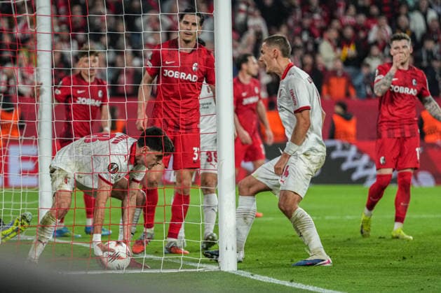UEFA Europa League: SC Freiburg vs Sporting Braga, 07.04.2026 Pau Victor (Sporting Braga, 18) zum 3:1, der den Ball aus dem Tor holt UEFA Europa League: SC Freiburg vs Sporting Braga, Europa-Park-Stadion, 07.04.2026 Copyright: xBEAUTIFULxSPORTS Boscox