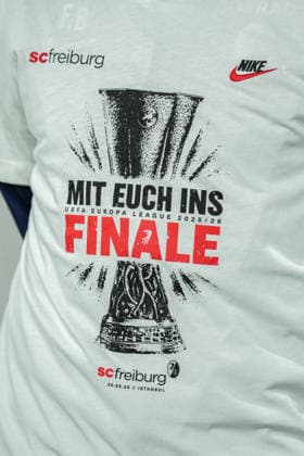 UEFA Europa League: SC Freiburg vs Sporting Braga, 07.04.2026 Final-Einzug-Shirt der Freiburger UEFA Europa League: SC Freiburg vs Sporting Braga, Europa-Park-Stadion, 07.04.2026 Copyright: xBEAUTIFULxSPORTS Boscox