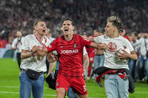 UEFA Europa League: SC Freiburg vs Sporting Braga, 07.04.2026 Igor MatanoviÄ‡ (SC Freiburg, 31) der mit den Fans feiert UEFA Europa League: SC Freiburg vs Sporting Braga, Europa-Park-Stadion, 07.04.2026 Copyright: xBEAUTIFULxSPORTS Boscox