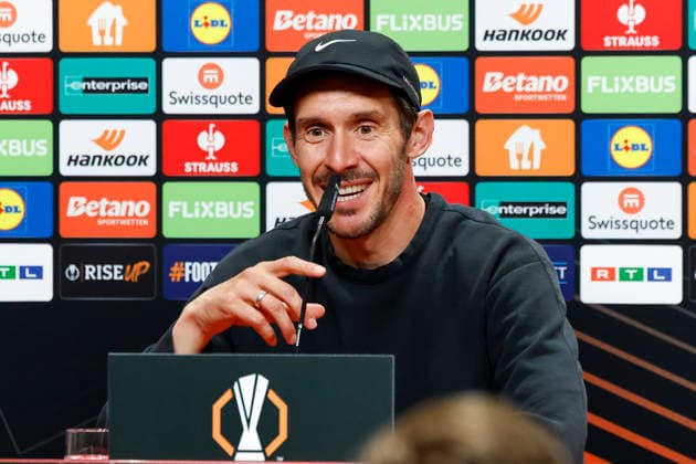 Julian Schuster (SC Freiburg, Trainer) bei der Pressekonferenz , Deutschland, Fussball, UEFA Europa League, Halbfinale, 2025 2026, SC Freiburg vs. Sporting Braga, 08.05.2026, Freiburg im Breisgau Europa-Park Stadion Deutschland Copyright: xGrantxHubbsx