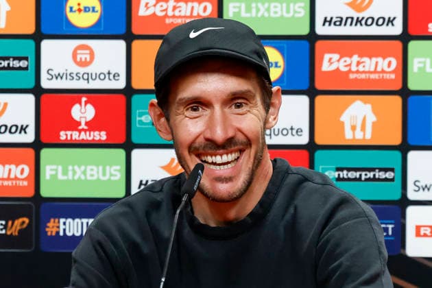 Julian Schuster (SC Freiburg, Trainer) bei der Pressekonferenz , Deutschland, Fussball, UEFA Europa League, Halbfinale, 2025 2026, SC Freiburg vs. Sporting Braga, 08.05.2026, Freiburg im Breisgau Europa-Park Stadion Deutschland Copyright: xGrantxHubbsx