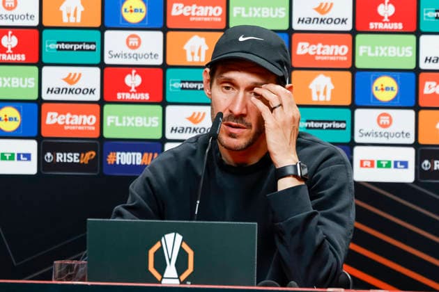 Julian Schuster (SC Freiburg, Trainer) bei der Pressekonferenz , Deutschland, Fussball, UEFA Europa League, Halbfinale, 2025 2026, SC Freiburg vs. Sporting Braga, 08.05.2026, Freiburg im Breisgau Europa-Park Stadion Deutschland Copyright: xGrantxHubbsx
