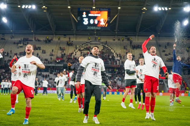 Deutschland: Fussball Europa League 2025 - 2026, Halbfinale - SC Freiburg vs Sporting Braga - Europa Park Stadion (Freiburg): Lucas Höler Lucas Hoeler (SC Freiburg, 09) Vincenzo Grifo (SC Freiburg, 32) Christian Günter Christian Guenter (SC Freiburg, 30) Freude, Emotionen, Jubel Copyright: xJOERANxSTEINSIEKx