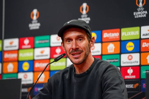 Deutschland: Fussball Europa League 2025 - 2026, Halbfinale - SC Freiburg vs Sporting Braga - Europa Park Stadion (Freiburg): Julian Schuster (SC Freiburg, Trainer) Pressekonferenz, Medien Copyright: xJOERANxSTEINSIEKx