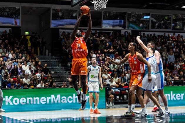 GER, easy-Credit Basketball-Bundesliga, Niners Chemnitz - Frankfurt Skyliners. 07.05.2026, Messe, Chemnitz, GER, easy-Credit Basketball-Bundesliga, Niners Chemnitz - Frankfurt Skyliners. Amadou Sow (Niners Chemnitz, 12) Foto Alexander Trienitz Chemnitz Messe Sachsen Deutschland