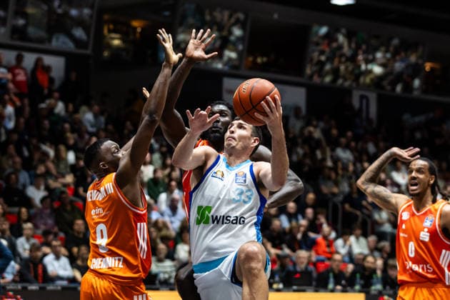 GER, easy-Credit Basketball-Bundesliga, Niners Chemnitz - Frankfurt Skyliners. 07.05.2026, Messe, Chemnitz, GER, easy-Credit Basketball-Bundesliga, Niners Chemnitz - Frankfurt Skyliners. Ryan Hawkins (Frankfurt Skyliners 33) Foto Alexander Trienitz Chemnitz Messe Sachsen Deutschland