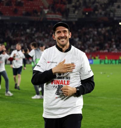 07.05.26 SC Freiburg - SC Braga Deutschland, Freiburg, 07.05.2026, Fussball, Europa League, Saison 2025 2026, Halbfinale, SC Freiburg - SC Braga: Julian Schuster (Trainer SC Freiburg); Schlussjubel.